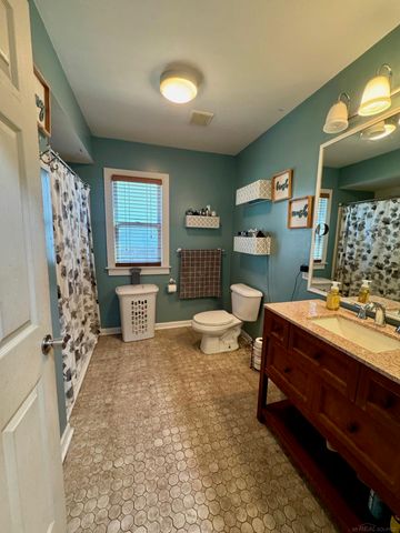 85 Childress Avenue, Rochester Hills, MI 48307