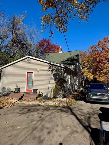 85 Childress Avenue, Rochester Hills, MI 48307