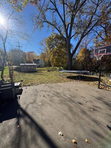 85 Childress Avenue, Rochester Hills, MI 48307