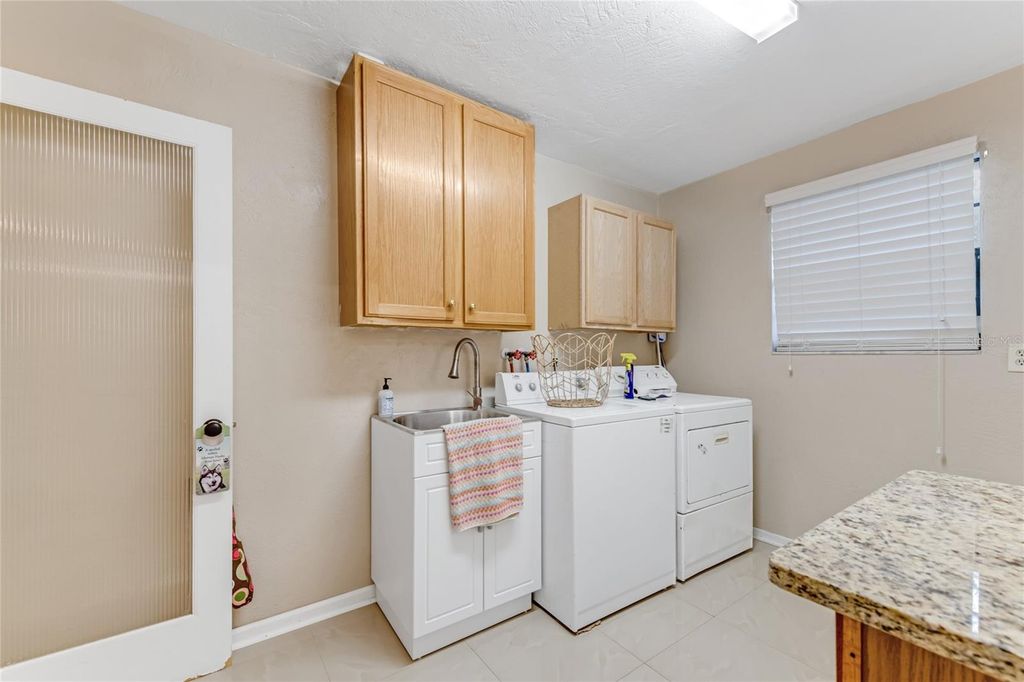 Image 11 of property listing at 800 W RIVER OAK DRIVE, Ormond Beach, FL 32174