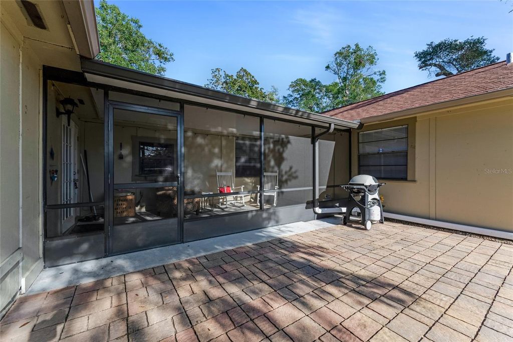 Image 15 of property listing at 800 W RIVER OAK DRIVE, Ormond Beach, FL 32174