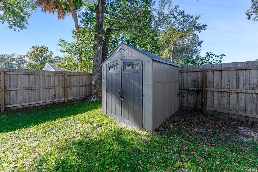 Image 16 of property listing at 800 W RIVER OAK DRIVE, Ormond Beach, FL 32174