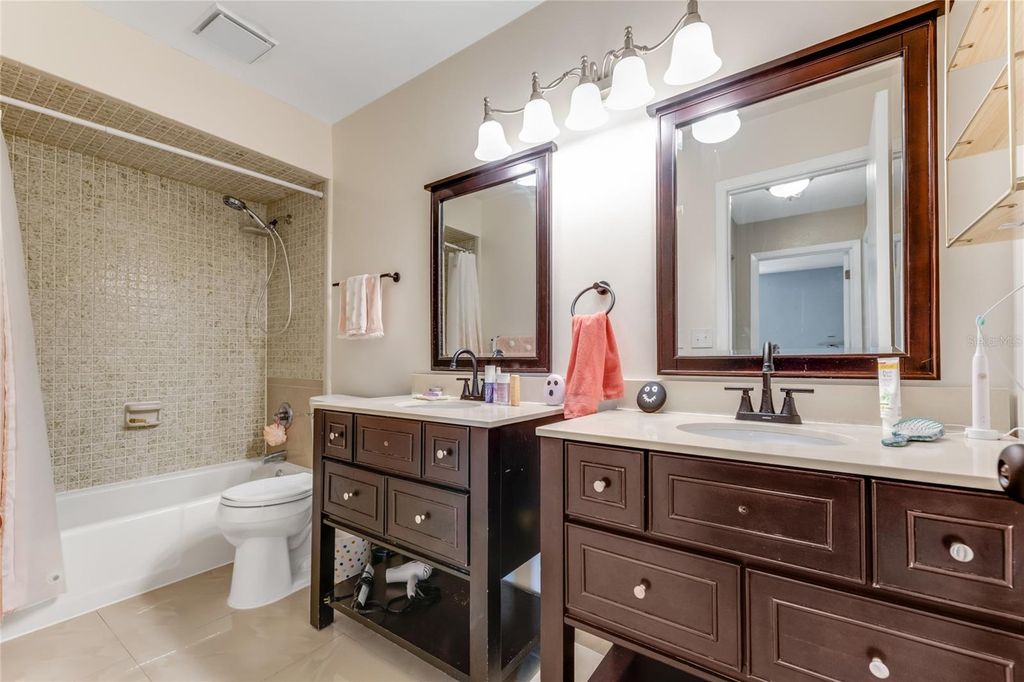 Image 23 of property listing at 800 W RIVER OAK DRIVE, Ormond Beach, FL 32174
