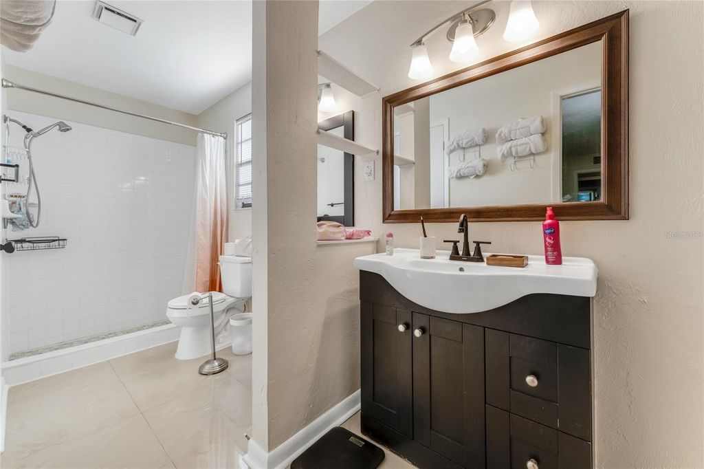 Image 25 of property listing at 800 W RIVER OAK DRIVE, Ormond Beach, FL 32174