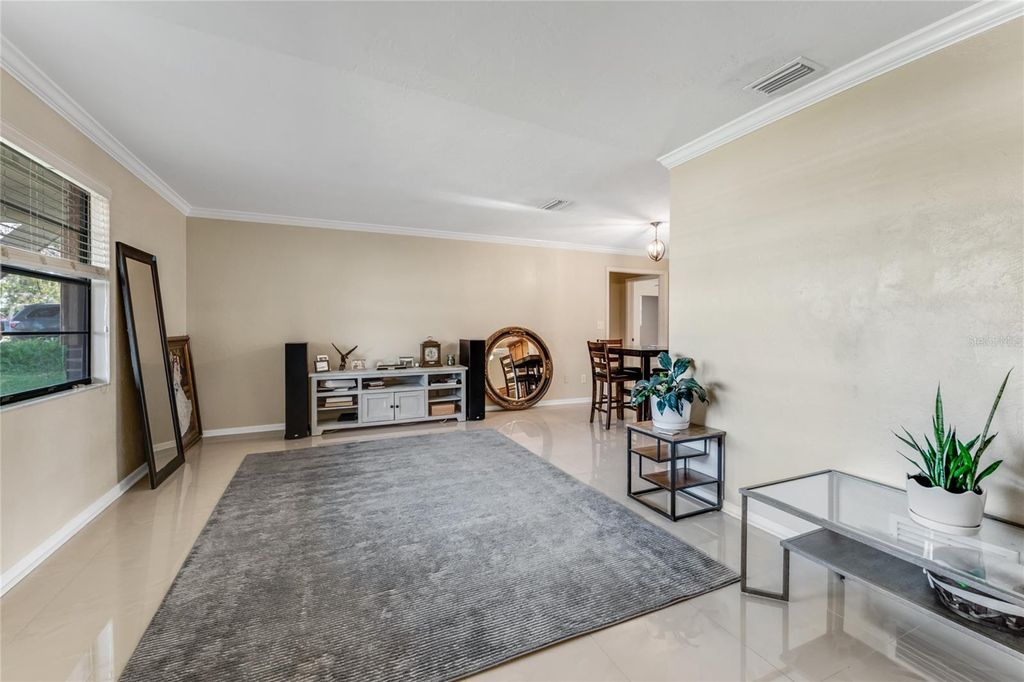Image 4 of property listing at 800 W RIVER OAK DRIVE, Ormond Beach, FL 32174