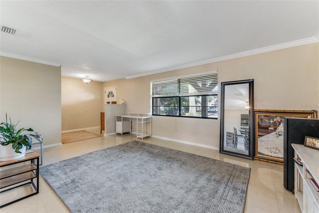 Image 5 of property listing at 800 W RIVER OAK DRIVE, Ormond Beach, FL 32174