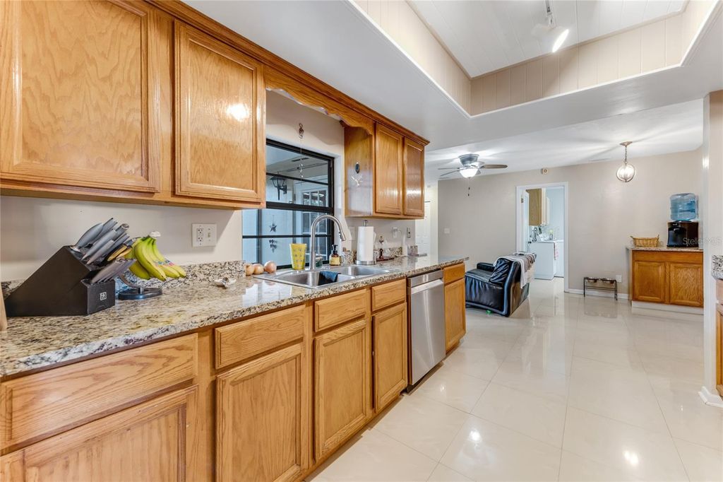 Image 7 of property listing at 800 W RIVER OAK DRIVE, Ormond Beach, FL 32174