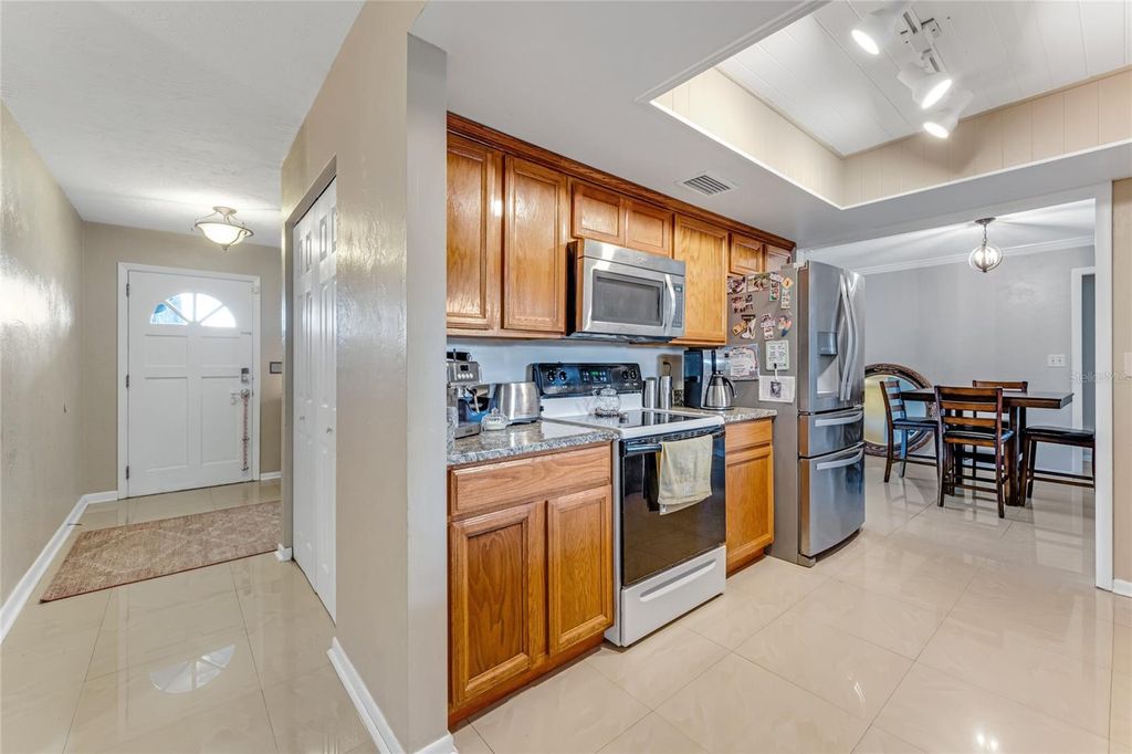 Image 8 of property listing at 800 W RIVER OAK DRIVE, Ormond Beach, FL 32174