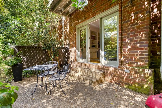 228 Westchase Dr, Nashville, TN 37205