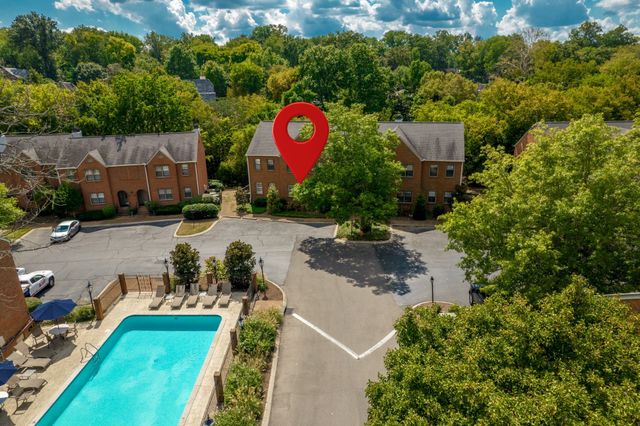 228 Westchase Dr, Nashville, TN 37205