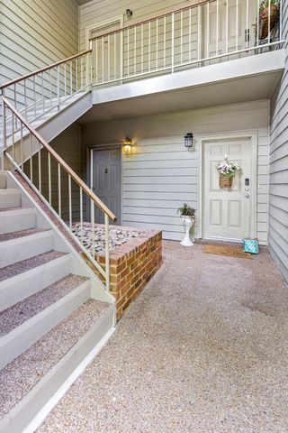 228 Westchase Dr, Nashville, TN 37205