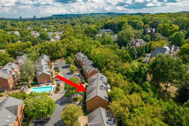 228 Westchase Dr, Nashville, TN 37205