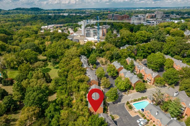 228 Westchase Dr, Nashville, TN 37205