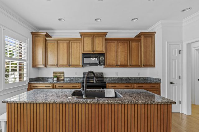 228 Westchase Dr, Nashville, TN 37205