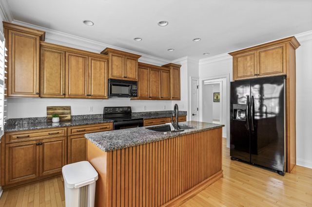 228 Westchase Dr, Nashville, TN 37205