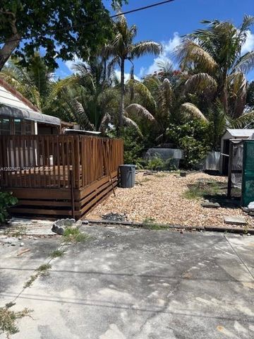 1501 N 16th Ct, Hollywood, FL 33020