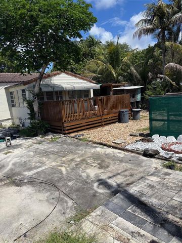 1501 N 16th Ct, Hollywood, FL 33020