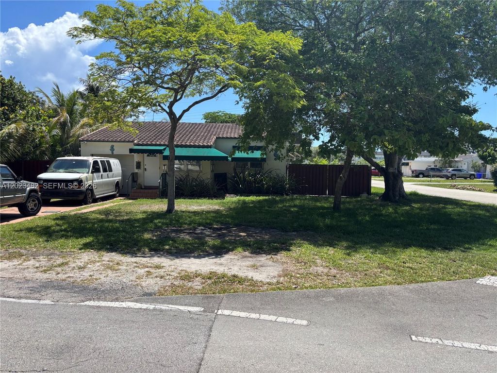 1501 N 16th Ct, Hollywood, FL 33020