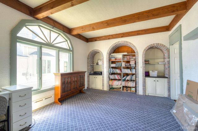 705 S 10th Street, Escanaba, MI 49829