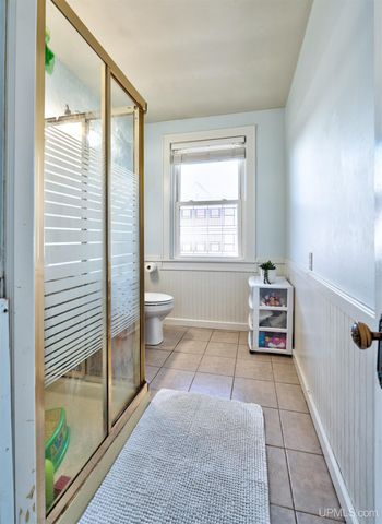 705 S 10th Street, Escanaba, MI 49829