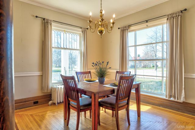 705 S 10th Street, Escanaba, MI 49829