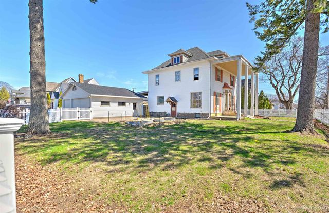 705 S 10th Street, Escanaba, MI 49829