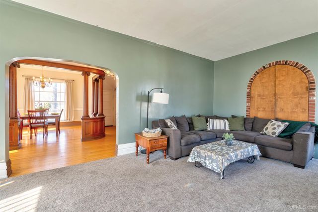 705 S 10th Street, Escanaba, MI 49829