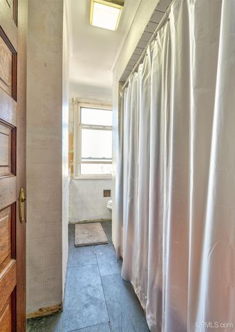 705 S 10th Street, Escanaba, MI 49829