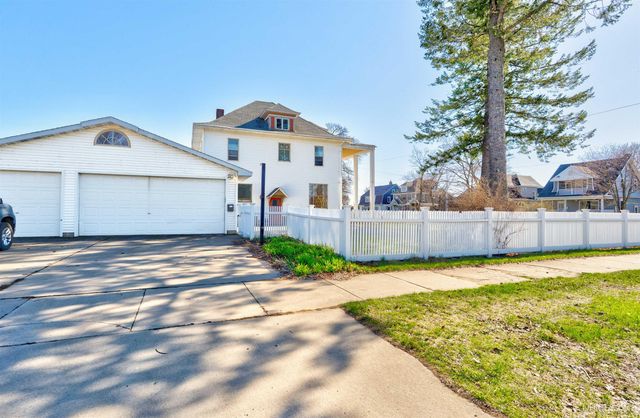 705 S 10th Street, Escanaba, MI 49829