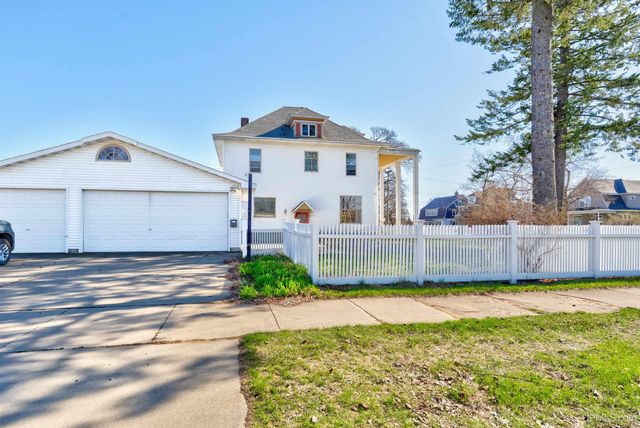 705 S 10th Street, Escanaba, MI 49829