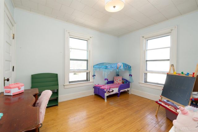 705 S 10th Street, Escanaba, MI 49829