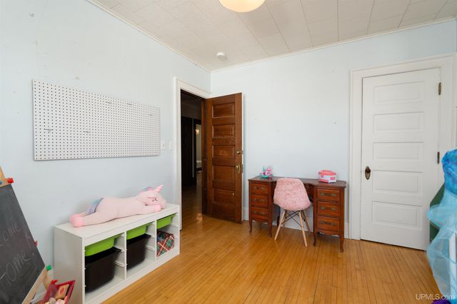 705 S 10th Street, Escanaba, MI 49829