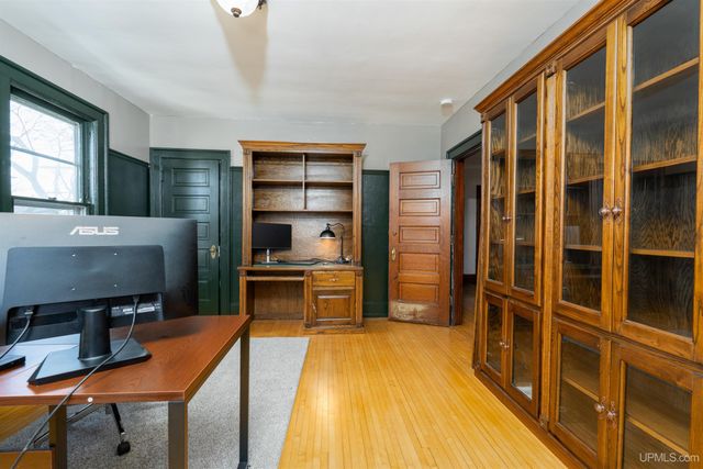 705 S 10th Street, Escanaba, MI 49829