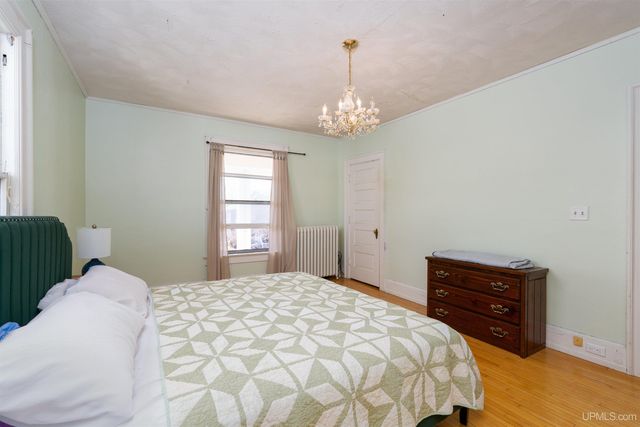 705 S 10th Street, Escanaba, MI 49829