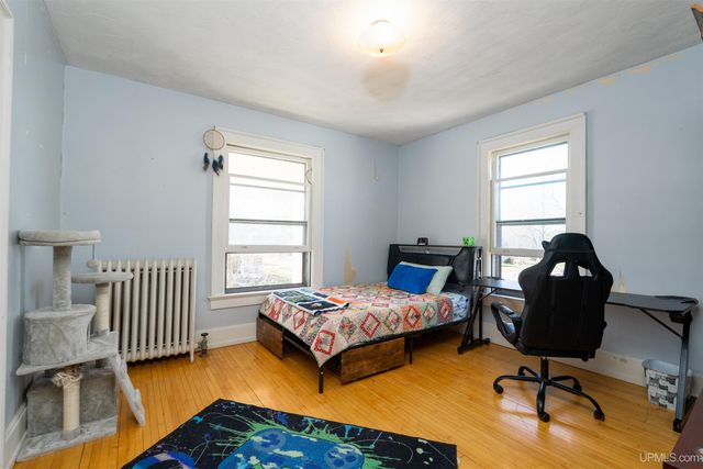 705 S 10th Street, Escanaba, MI 49829