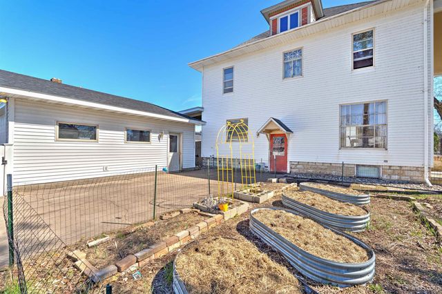 705 S 10th Street, Escanaba, MI 49829