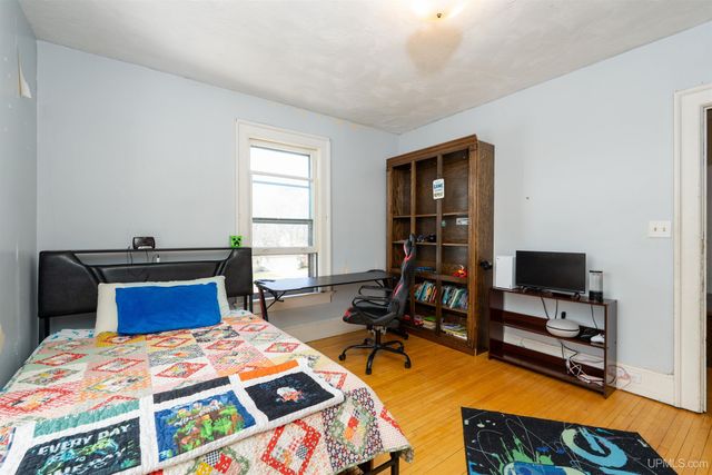 705 S 10th Street, Escanaba, MI 49829