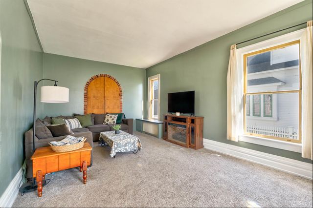 705 S 10th Street, Escanaba, MI 49829