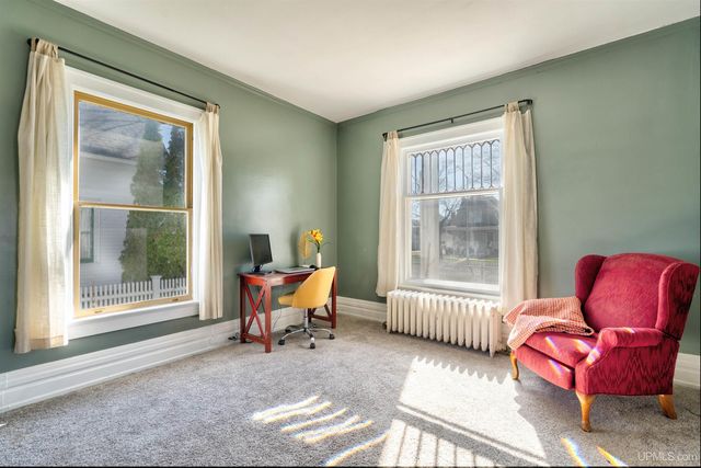 705 S 10th Street, Escanaba, MI 49829