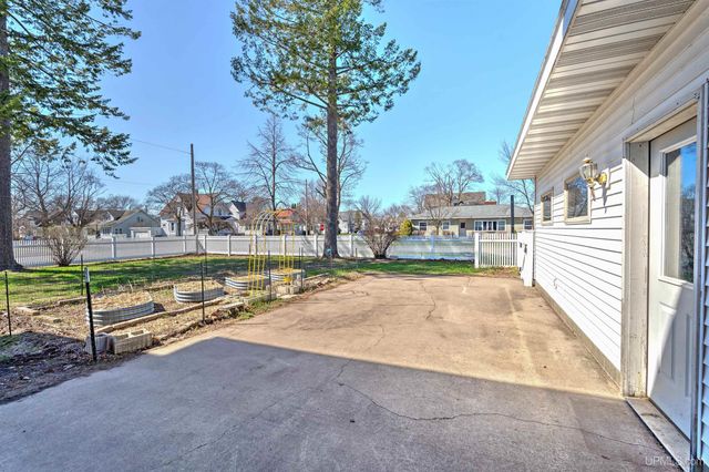 705 S 10th Street, Escanaba, MI 49829