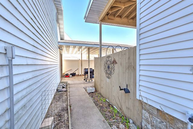 705 S 10th Street, Escanaba, MI 49829