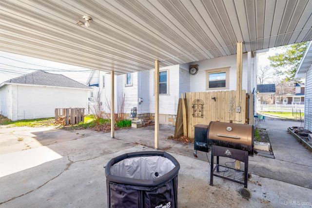 705 S 10th Street, Escanaba, MI 49829