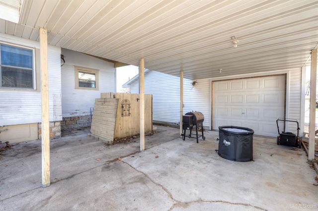 705 S 10th Street, Escanaba, MI 49829