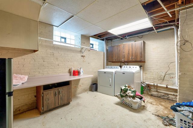 705 S 10th Street, Escanaba, MI 49829