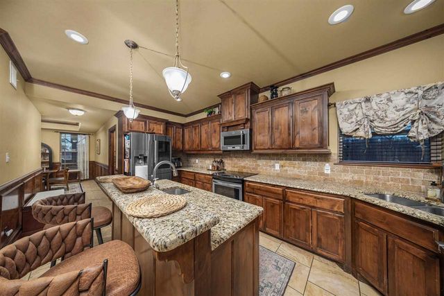 1129 NE Scissortail Dr, Lawton, OK 73507