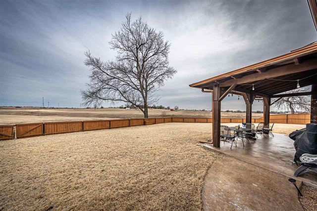 1129 NE Scissortail Dr, Lawton, OK 73507