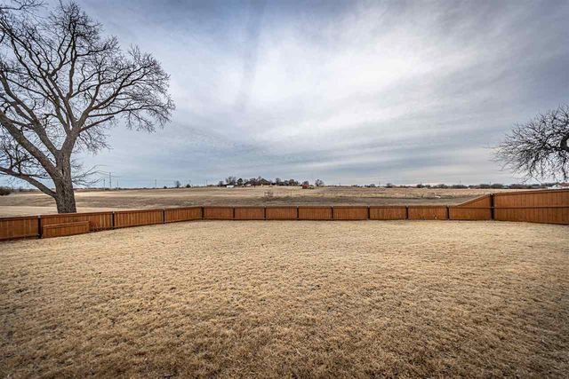 1129 NE Scissortail Dr, Lawton, OK 73507