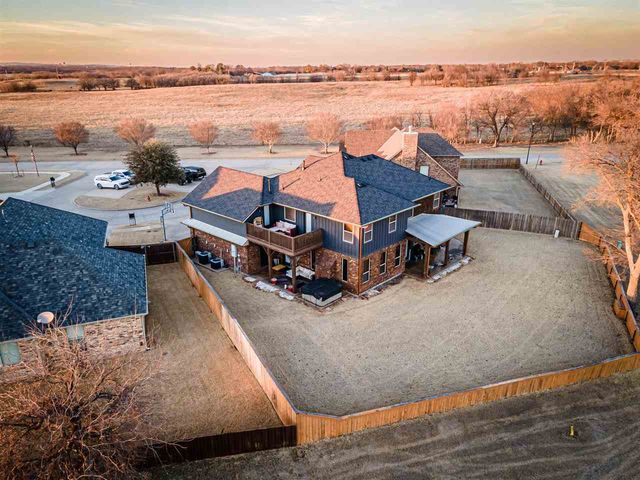 1129 NE Scissortail Dr, Lawton, OK 73507