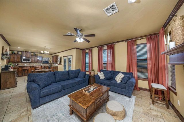 1129 NE Scissortail Dr, Lawton, OK 73507