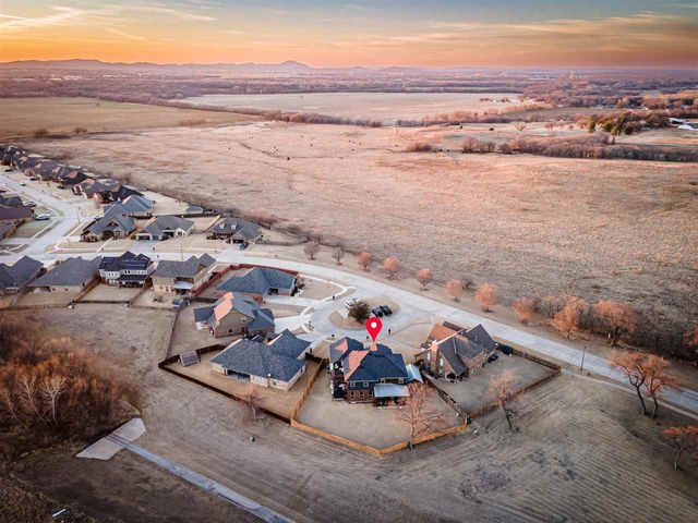 1129 NE Scissortail Dr, Lawton, OK 73507